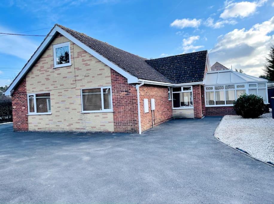 5-Bedroom Cottage In Healing, Grimsby Exterior photo